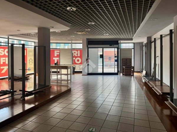 negozio in affitto a Villafranca di Verona in zona Dossobuono