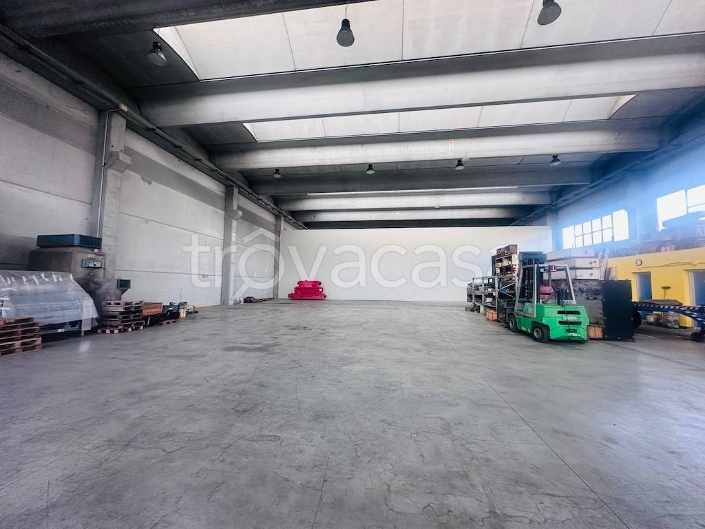 locale commerciale in affitto a Villafranca di Verona