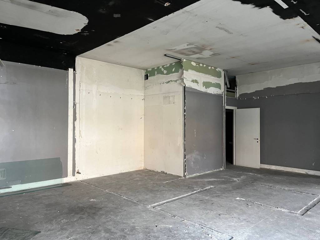 negozio in affitto a Villafranca di Verona in zona Dossobuono