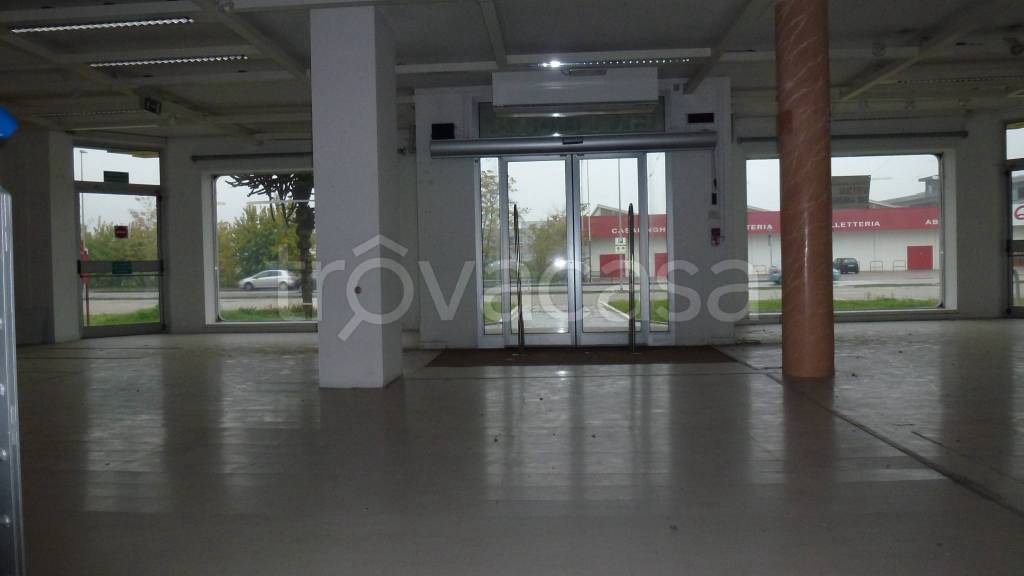 negozio in affitto a Villafranca di Verona