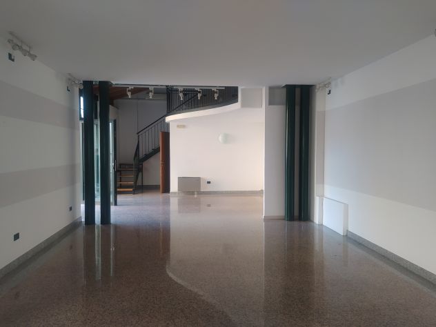 negozio in affitto a Villafranca di Verona