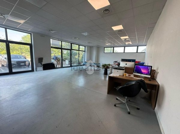 ufficio in affitto a Villafranca di Verona in zona Dossobuono