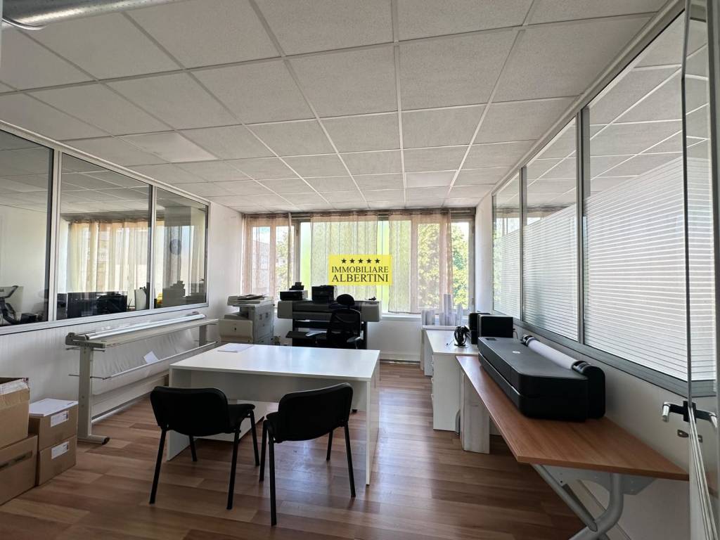 locale commerciale in affitto a Villafranca di Verona