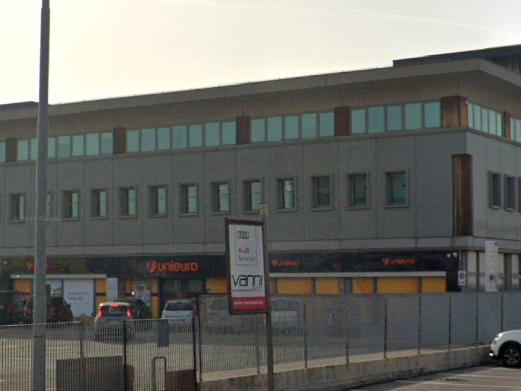 ufficio in affitto a Villafranca di Verona in zona Caluri