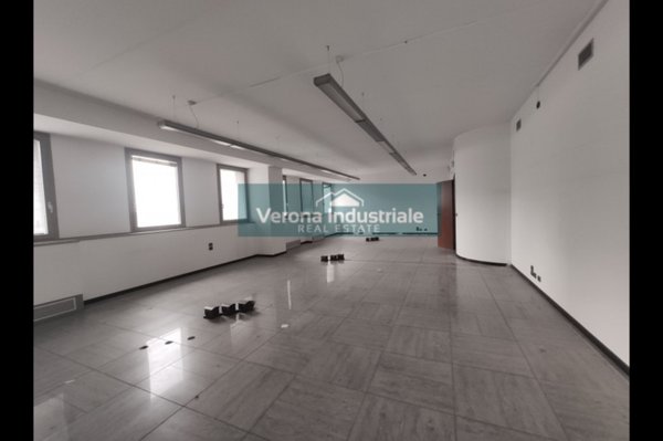 ufficio in affitto a Villafranca di Verona in zona Caluri