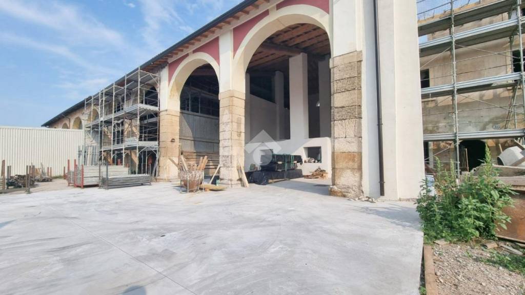 locale commerciale in affitto a Zevio