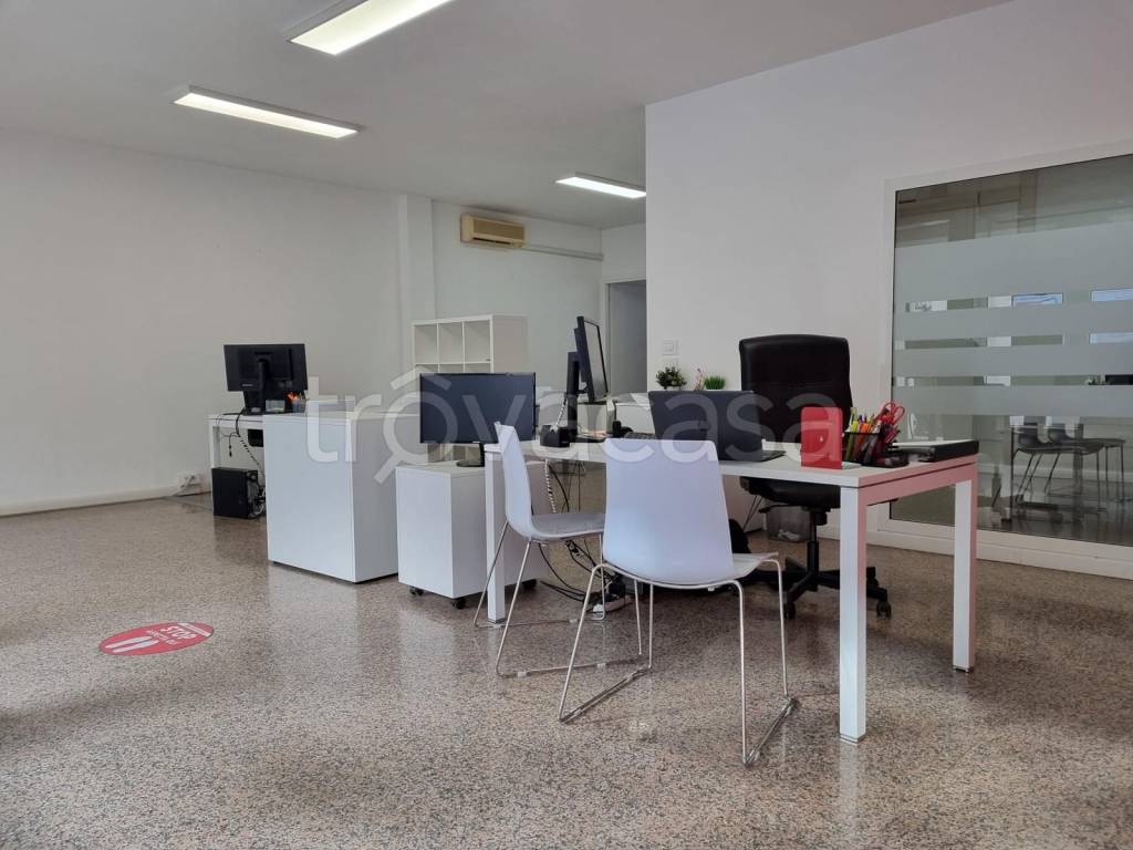 negozio in affitto a Zevio