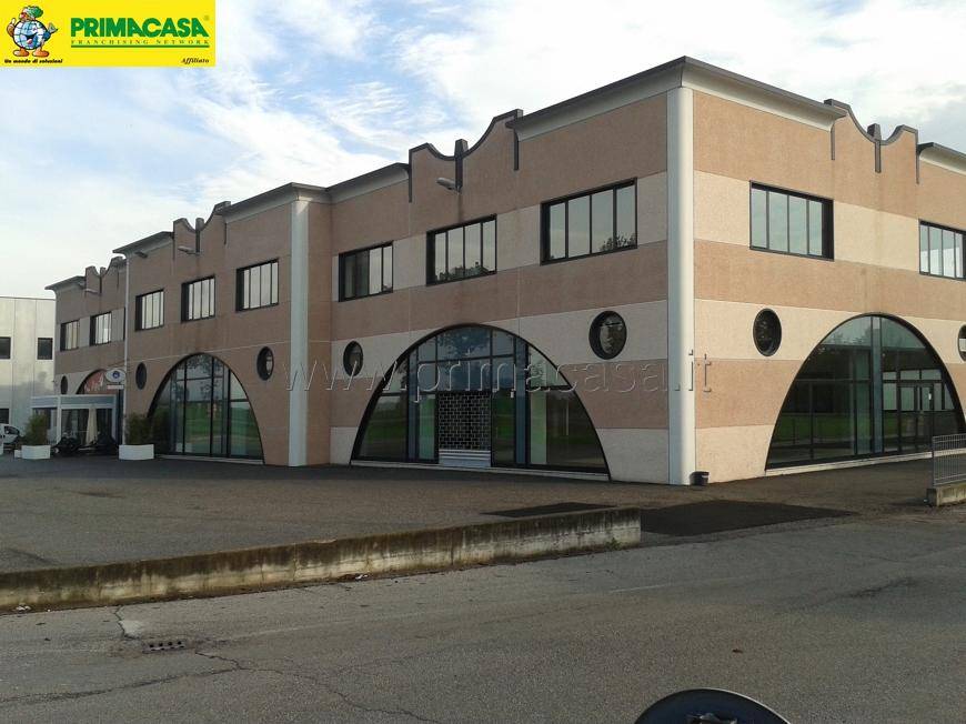 locale commerciale in affitto a Zimella