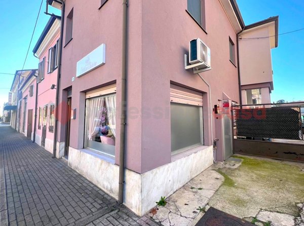 locale commerciale in affitto a Zimella