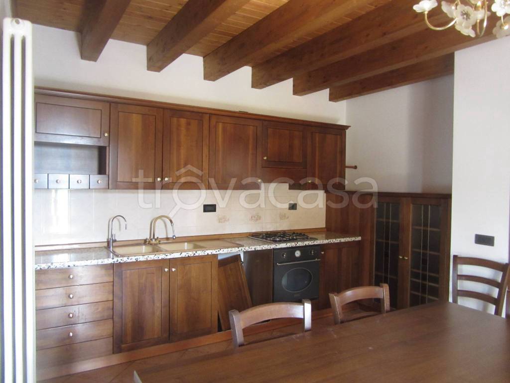 casa indipendente in affitto ad Arcugnano in zona Perarolo