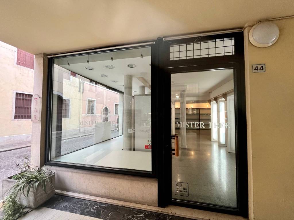 negozio in affitto ad Arzignano