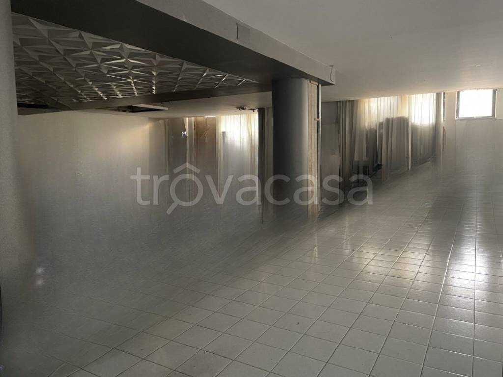 locale commerciale in affitto a Bassano del Grappa