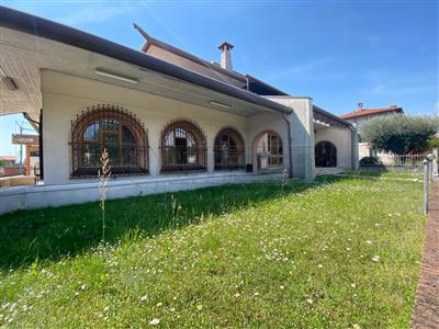 negozio in affitto a Bassano del Grappa