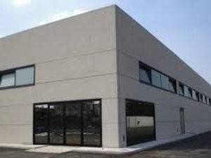 locale commerciale in affitto a Bassano del Grappa