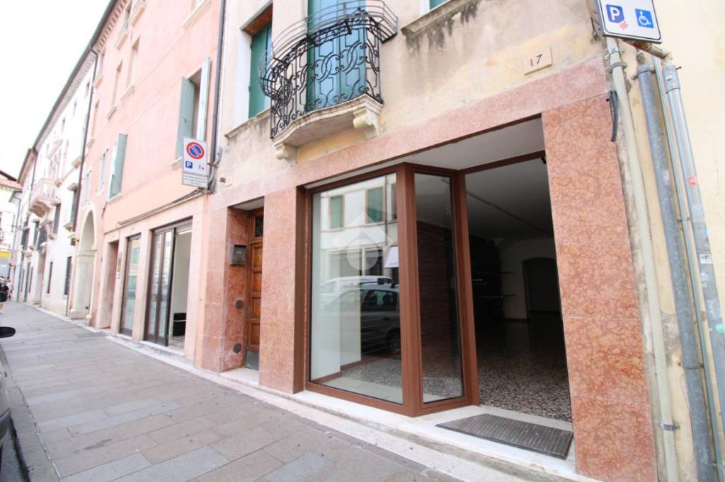 negozio in affitto a Bassano del Grappa