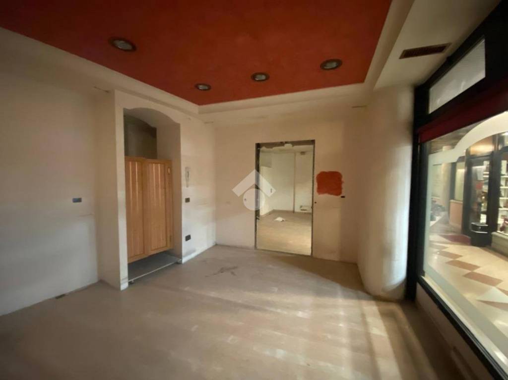 negozio in affitto a Bassano del Grappa