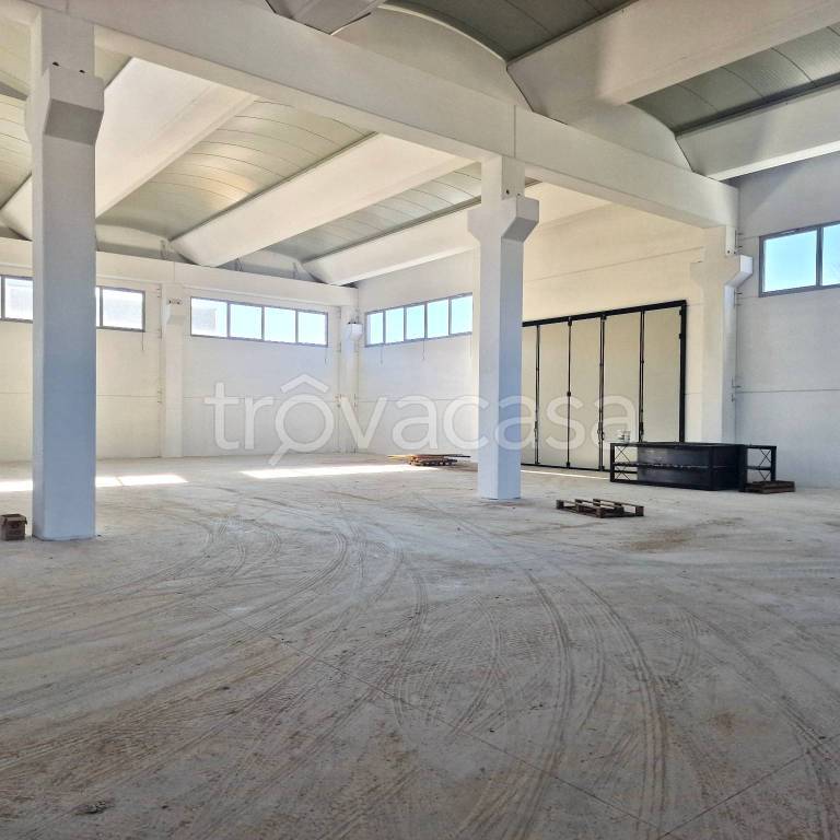 locale commerciale in affitto a Bassano del Grappa