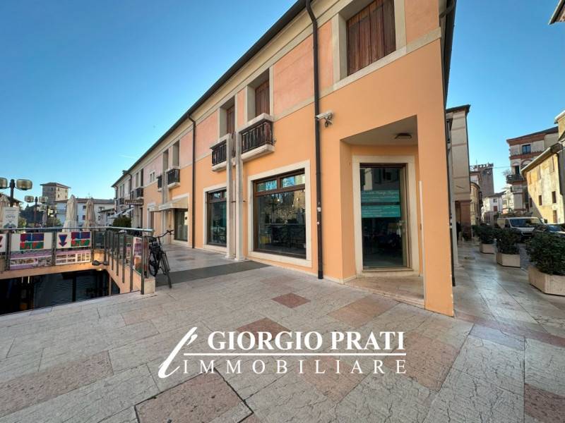negozio in affitto a Bassano del Grappa