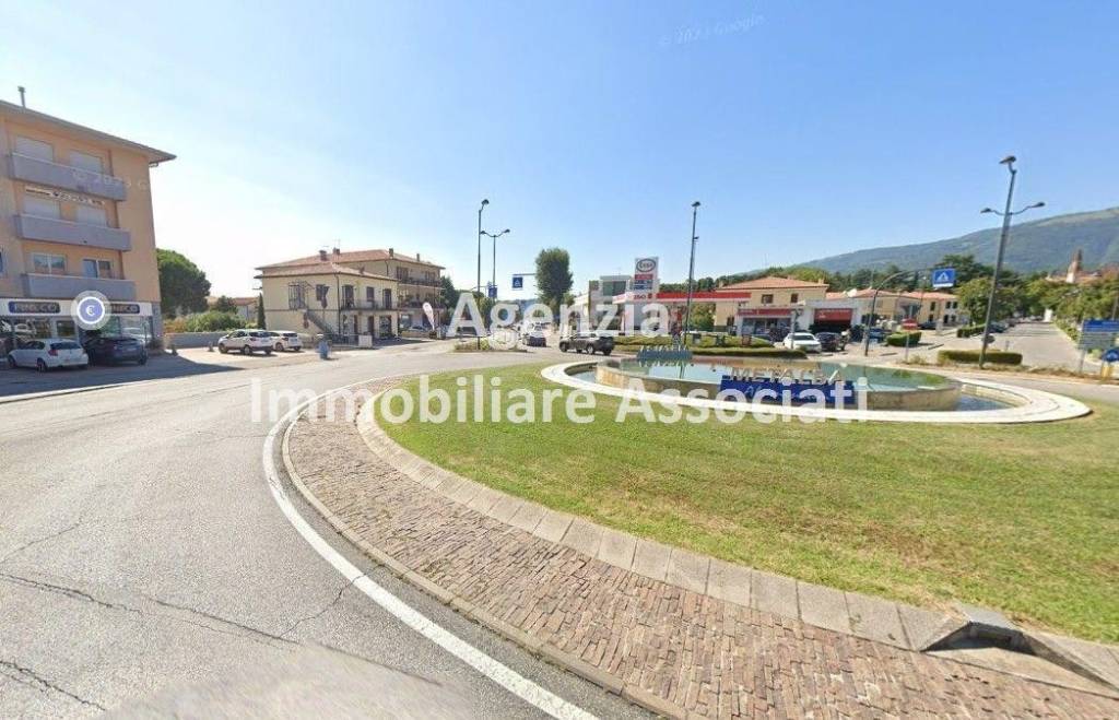 locale commerciale in affitto a Bassano del Grappa