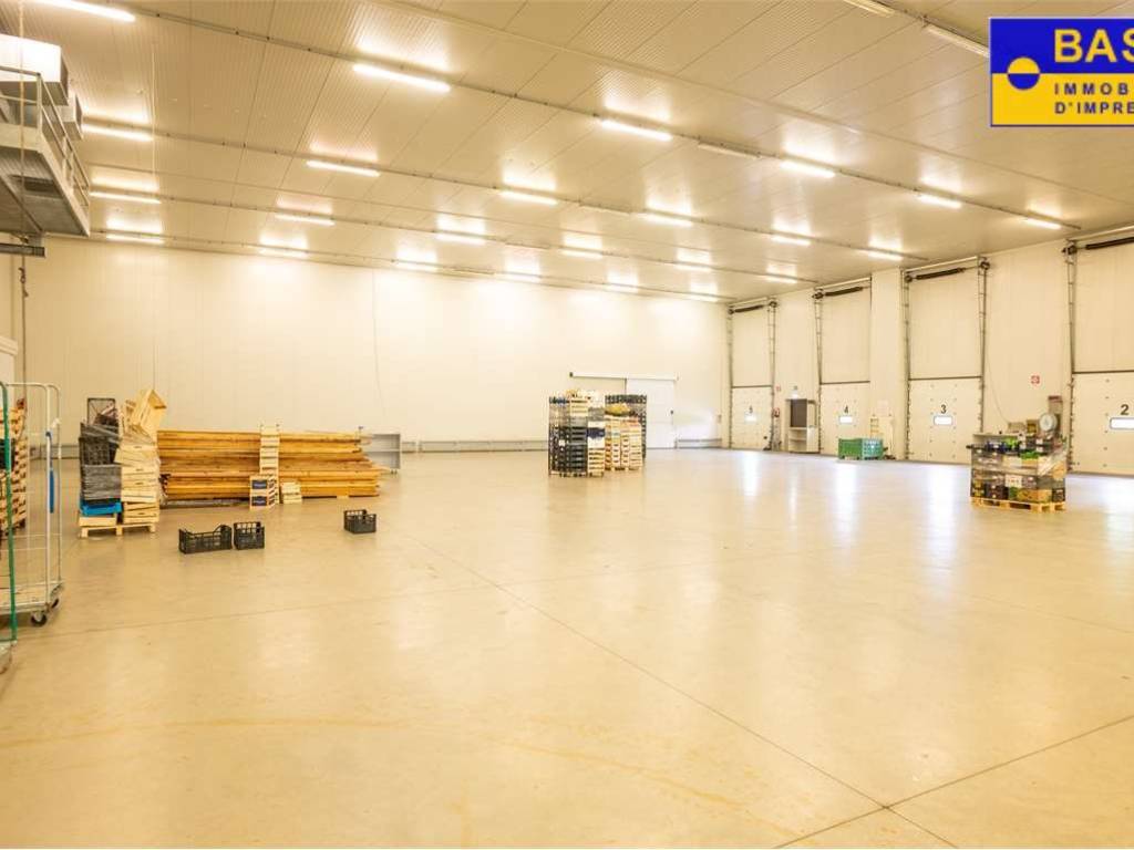 locale commerciale in affitto a Bassano del Grappa