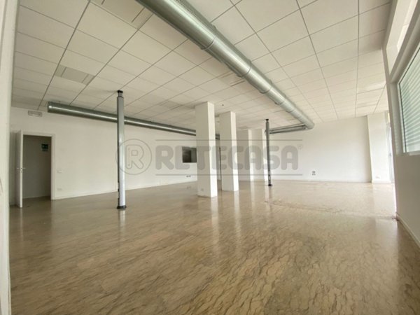 locale commerciale in affitto a Bassano del Grappa