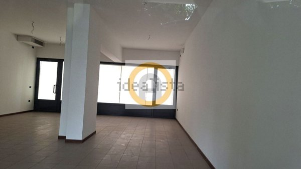 locale commerciale in affitto a Bassano del Grappa