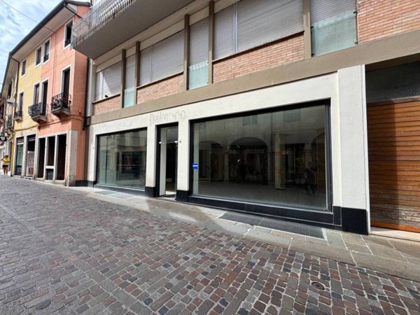 negozio in affitto a Bassano del Grappa