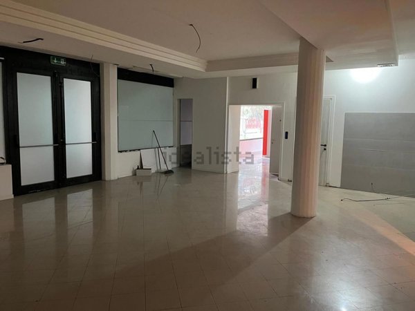 locale commerciale in affitto a Bassano del Grappa