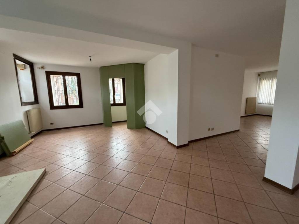 negozio in affitto a Bassano del Grappa