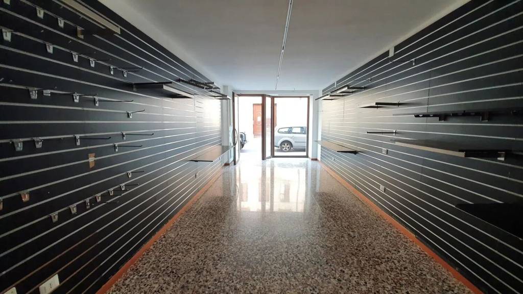 negozio in affitto a Bassano del Grappa