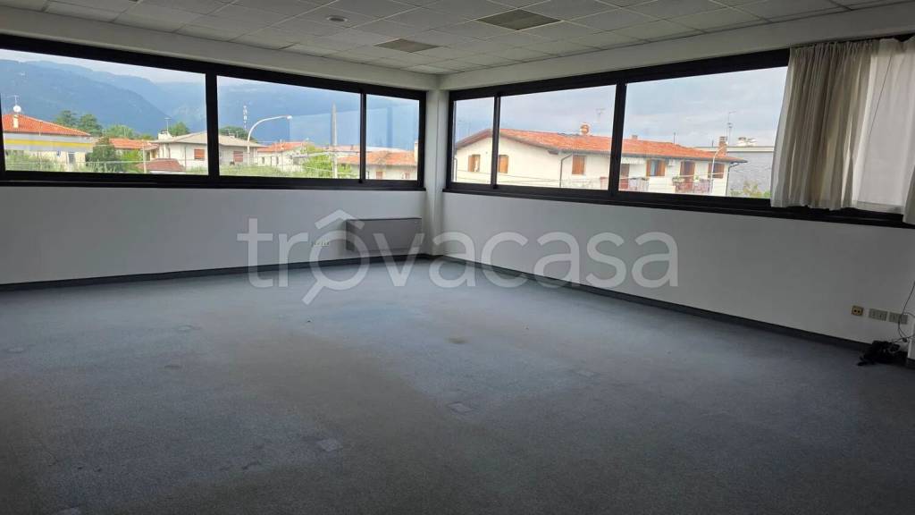 locale commerciale in affitto a Bassano del Grappa