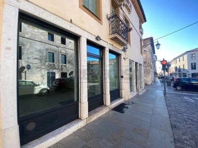negozio in affitto a Bassano del Grappa