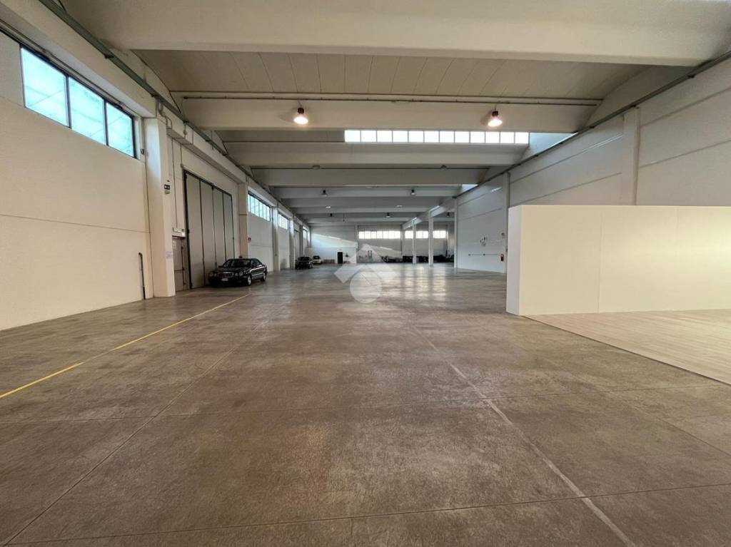 locale commerciale in affitto a Bassano del Grappa in zona Marchesane