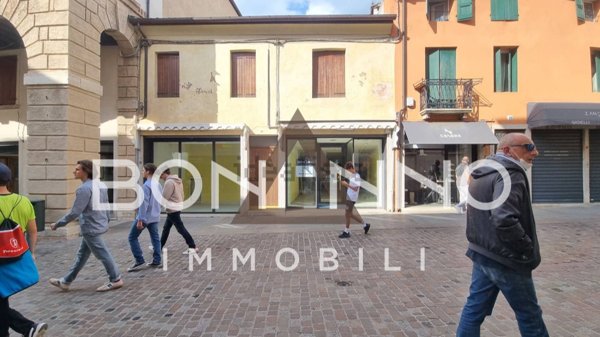 negozio in affitto a Bassano del Grappa