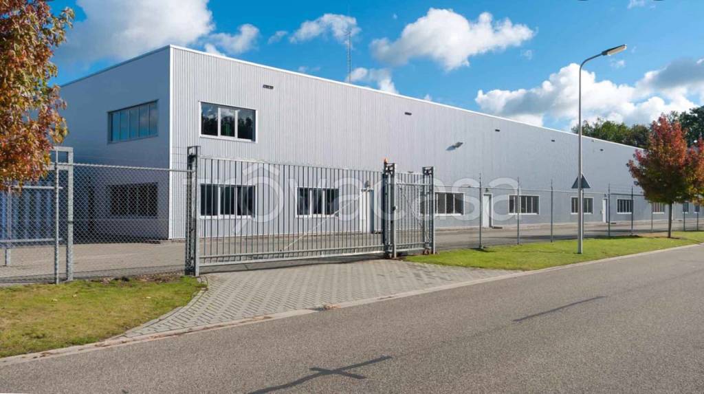 locale commerciale in affitto a Bassano del Grappa