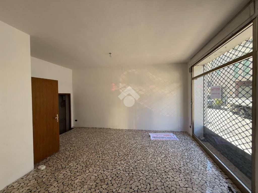 negozio in affitto a Bassano del Grappa