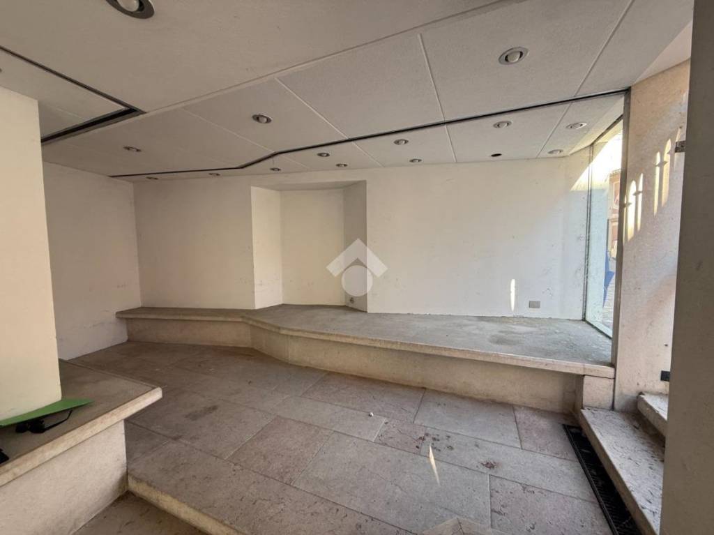 negozio in affitto a Bassano del Grappa