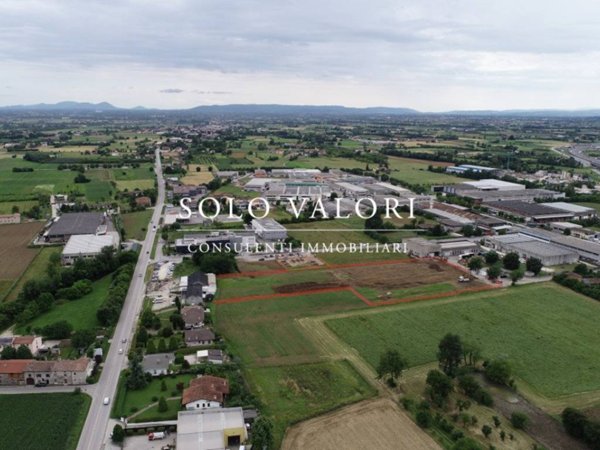 locale commerciale in affitto a Bassano del Grappa