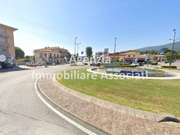 locale commerciale in affitto a Bassano del Grappa
