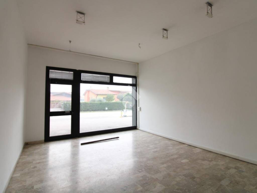 negozio in affitto a Bassano del Grappa