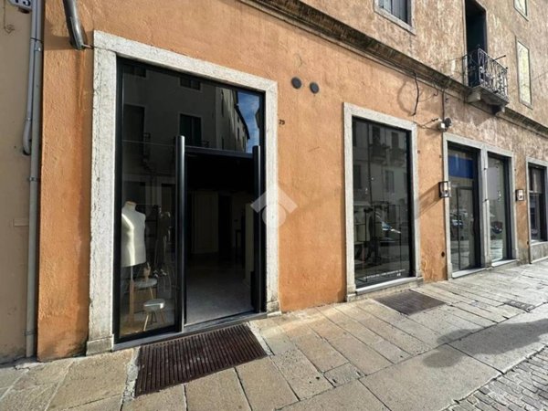 negozio in affitto a Bassano del Grappa