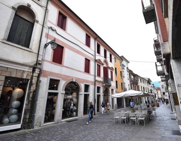 negozio in affitto a Bassano del Grappa
