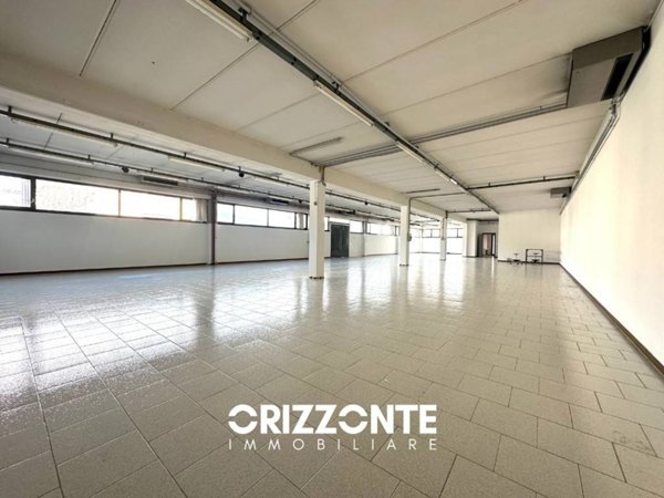 locale commerciale in affitto a Bassano del Grappa