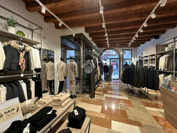 negozio in affitto a Bassano del Grappa