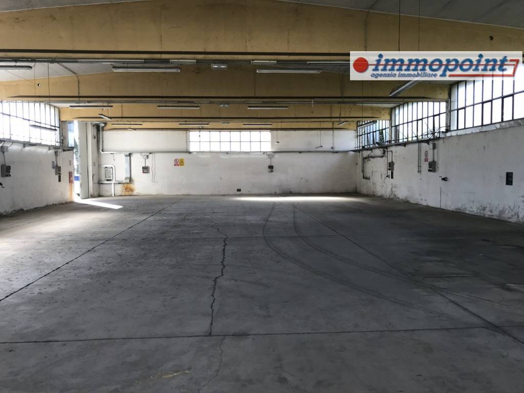 locale commerciale in affitto a Bassano del Grappa