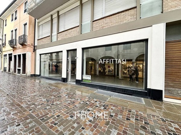 negozio in affitto a Bassano del Grappa