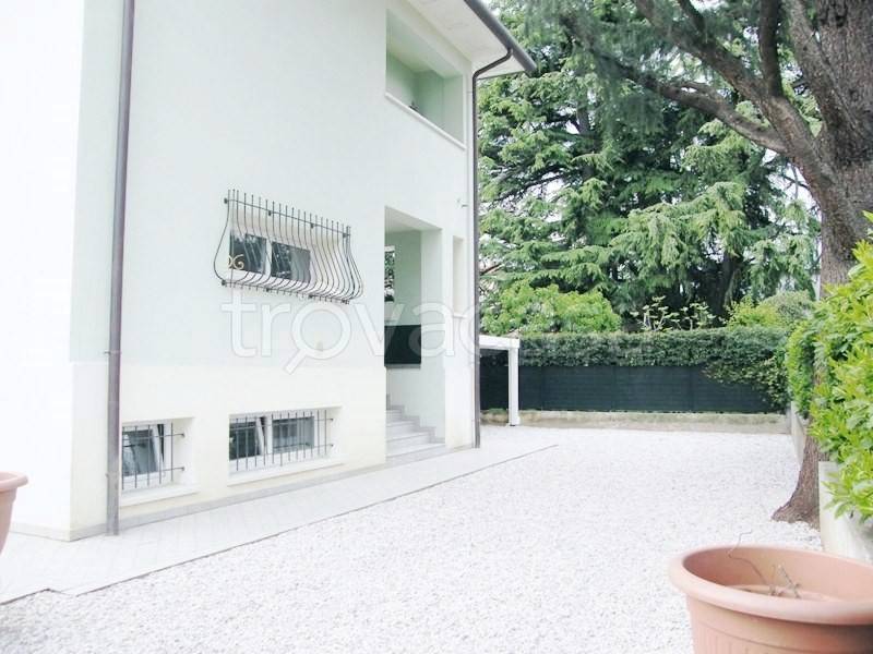 casa indipendente in affitto a Bassano del Grappa