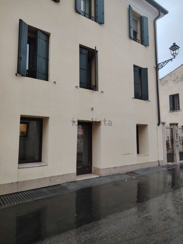 negozio in affitto a Bassano del Grappa