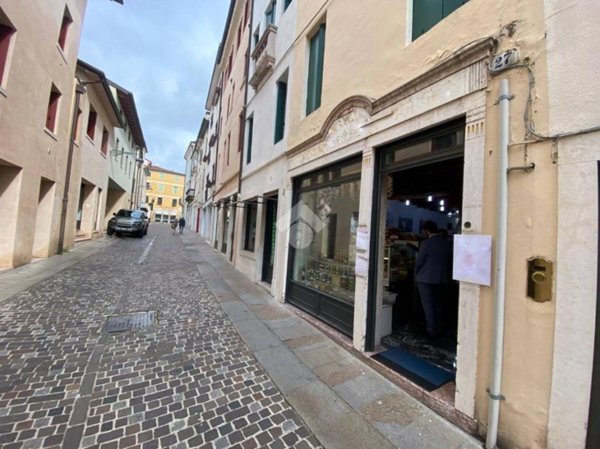 negozio in affitto a Bassano del Grappa