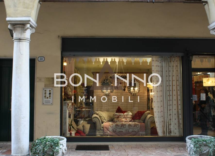 negozio in affitto a Bassano del Grappa